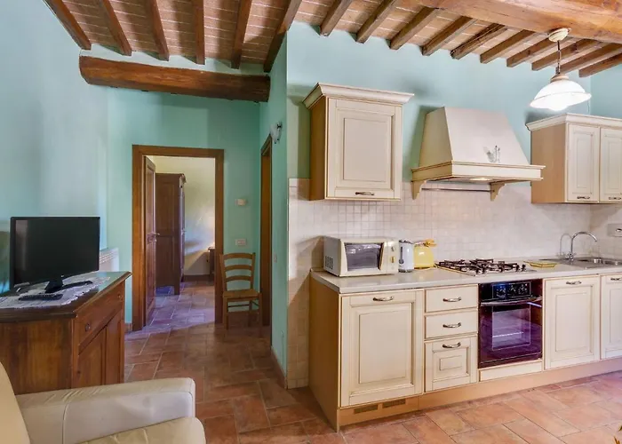 Apartment In Tuscany With Pool And Scenic Views